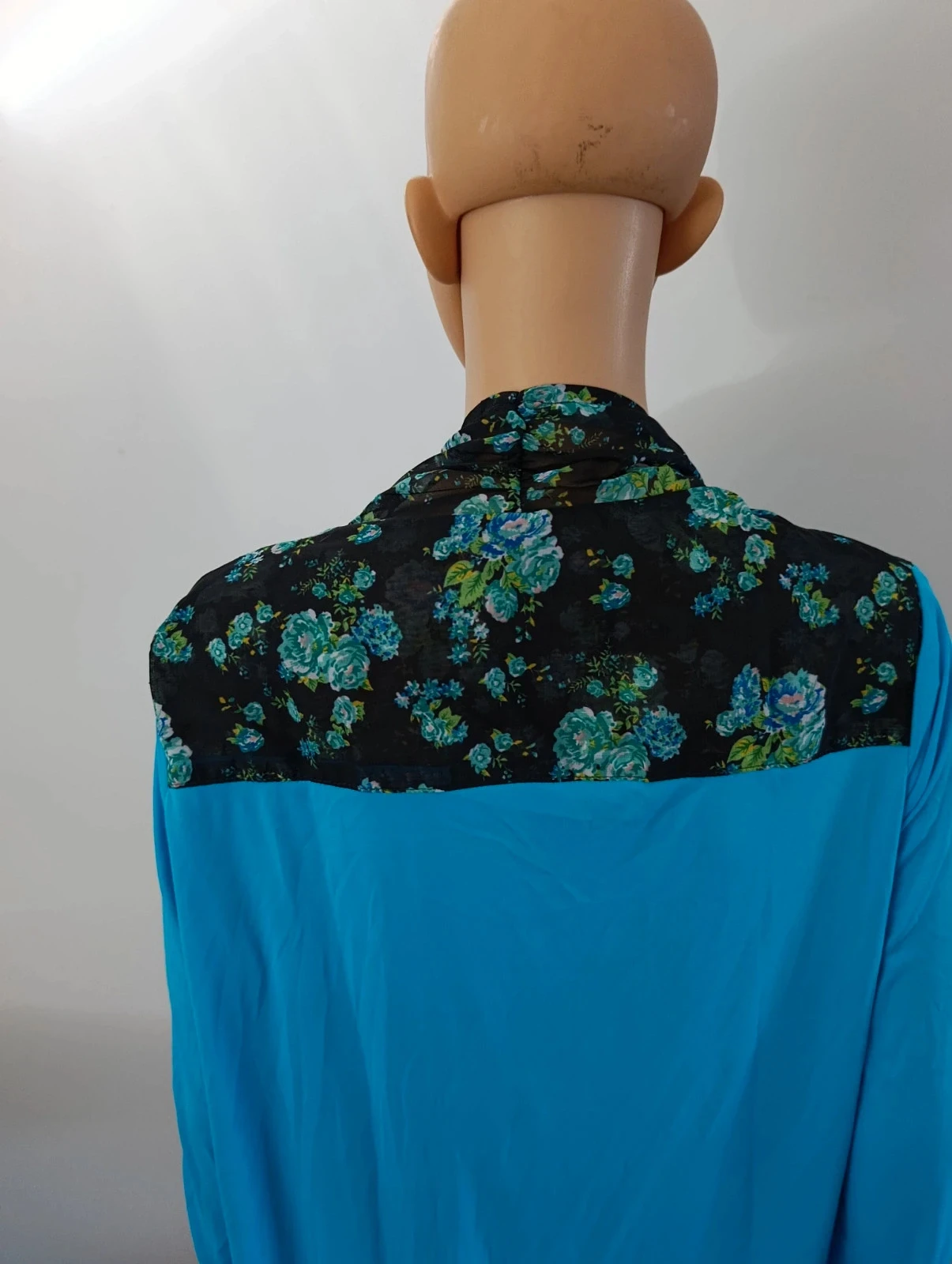 Haut femme Illusion bleu effet 2-en-1 avec voile fleuri – Taille M (8) – photo 11